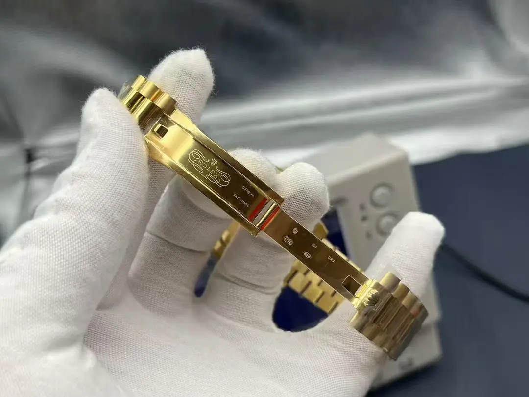 Rolex Day-Date 40 Yellow Gold Diamond Bezel - Image 3