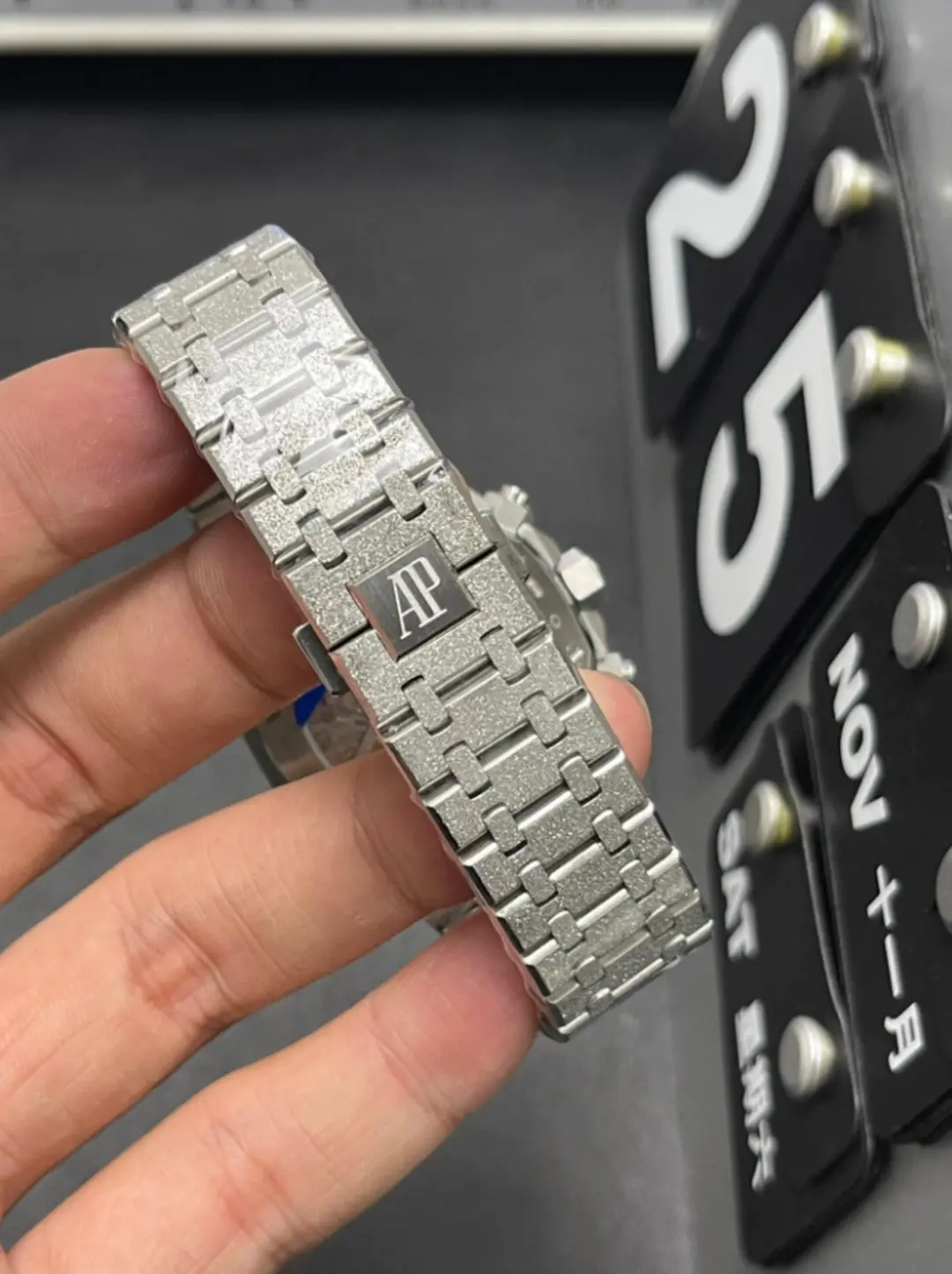 ROYAL OAK FROSTED CHRONOGRAPH Grey Dial 41 mm - Image 4