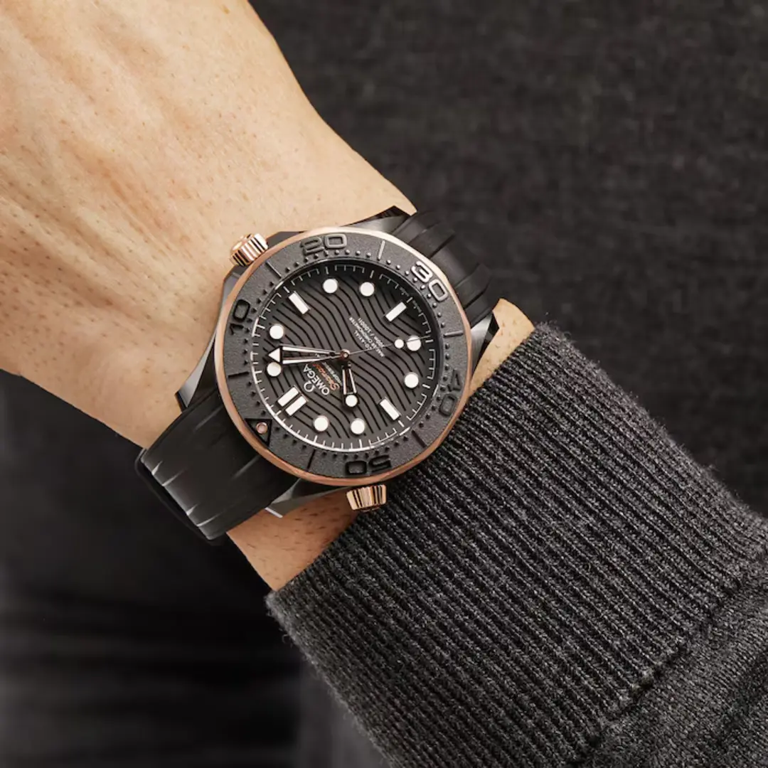 OMEGA Seamaster Diver 300m 43.5mm Black Ceramic & 18ct Sedna Gold Men's Watch - Image 3