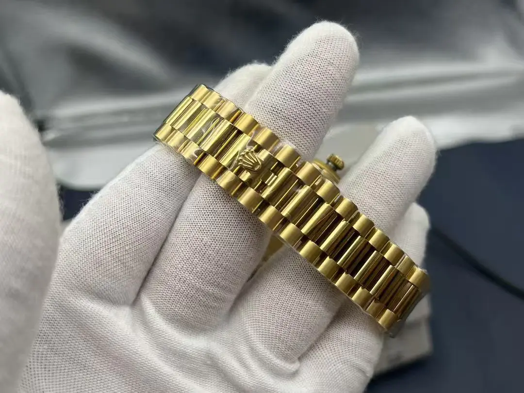 Rolex Day-Date 40 Yellow Gold Diamond Bezel - Image 6