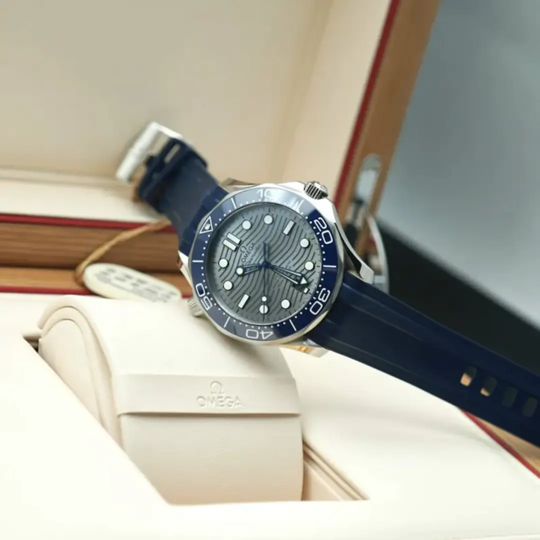 OMEGA Seamaster Diver 300m 42mm Grey Dial & Rubber Strap Men's Watch - Image 2