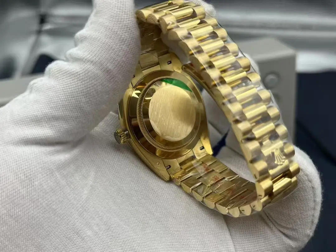 Rolex Day-Date 40 Yellow Gold Diamond Bezel - Image 4