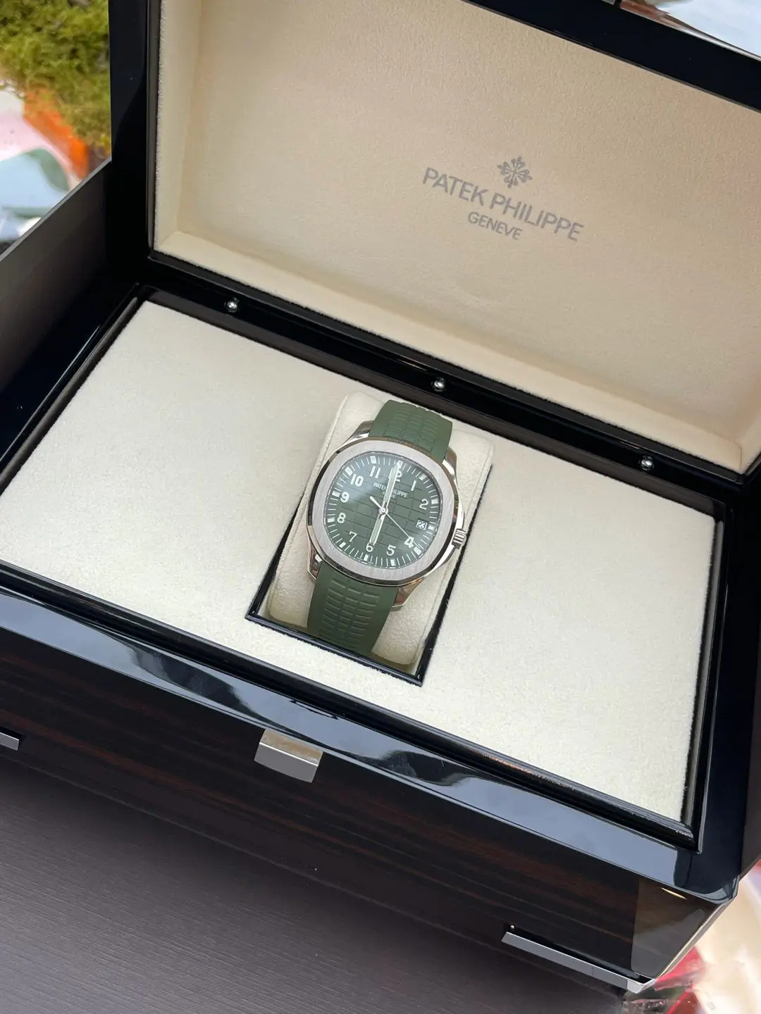 PATEK PHILIPPE Aquanaut 5168G-010 Khaki Green Dial Watch 42mm - Image 4