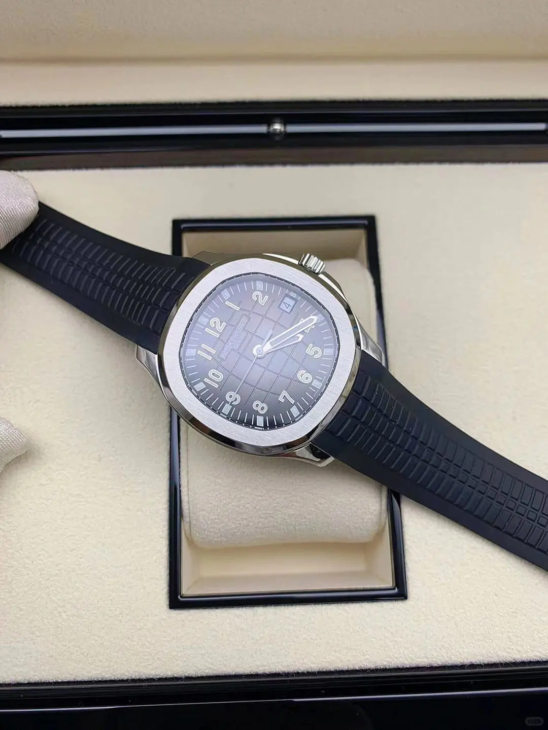 PATEK PHILIPPE Aquanaut 5167A-001 Black Dial 40mm - Image 5