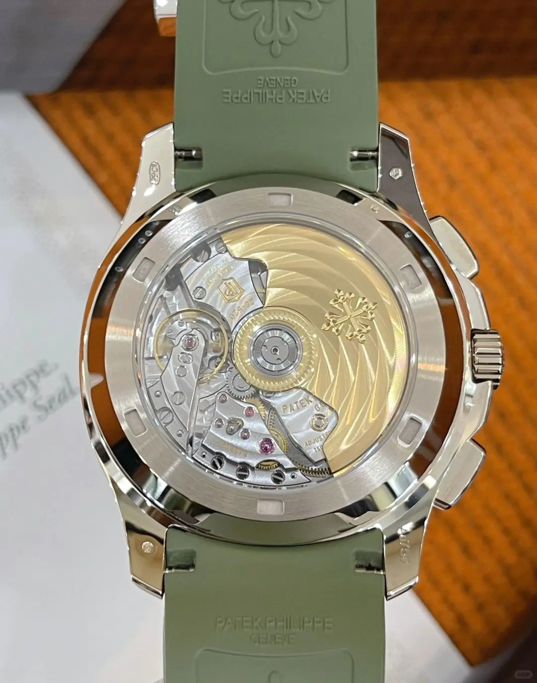 PATEK PHILIPPE Aquanaut 5968G-010 Khaki Green 42.2mm - Image 2
