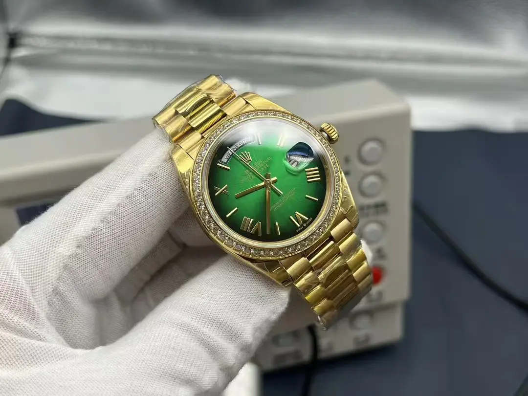 Rolex Day-Date 40 Yellow Gold Diamond Bezel - Image 5