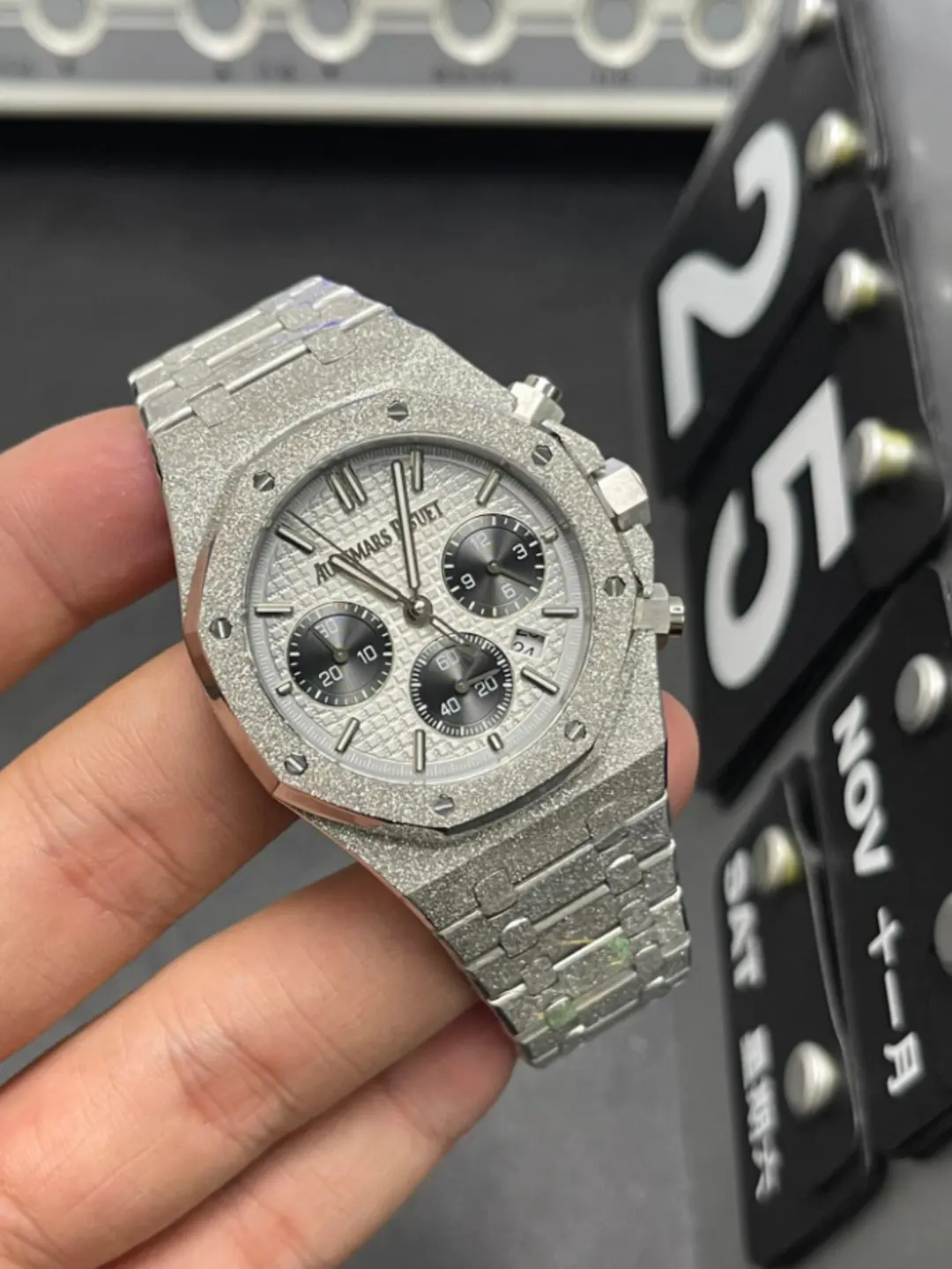 ROYAL OAK FROSTED CHRONOGRAPH Grey Dial 41 mm - Image 6