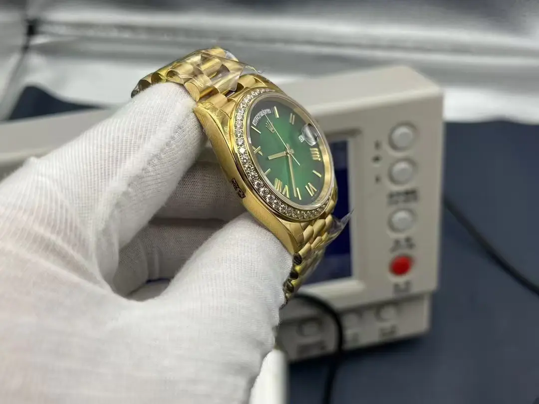 Rolex Day-Date 40 Yellow Gold Diamond Bezel - Image 7
