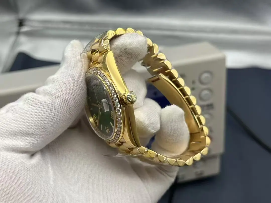 Rolex Day-Date 40 Yellow Gold Diamond Bezel - Image 8