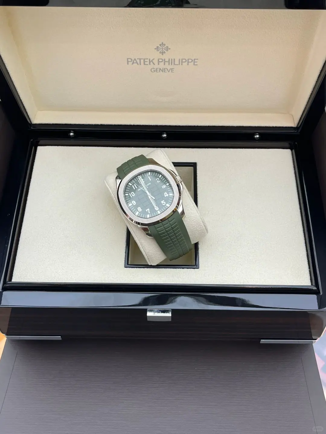 PATEK PHILIPPE Aquanaut 5168G-010 Khaki Green Dial Watch 42mm - Image 6