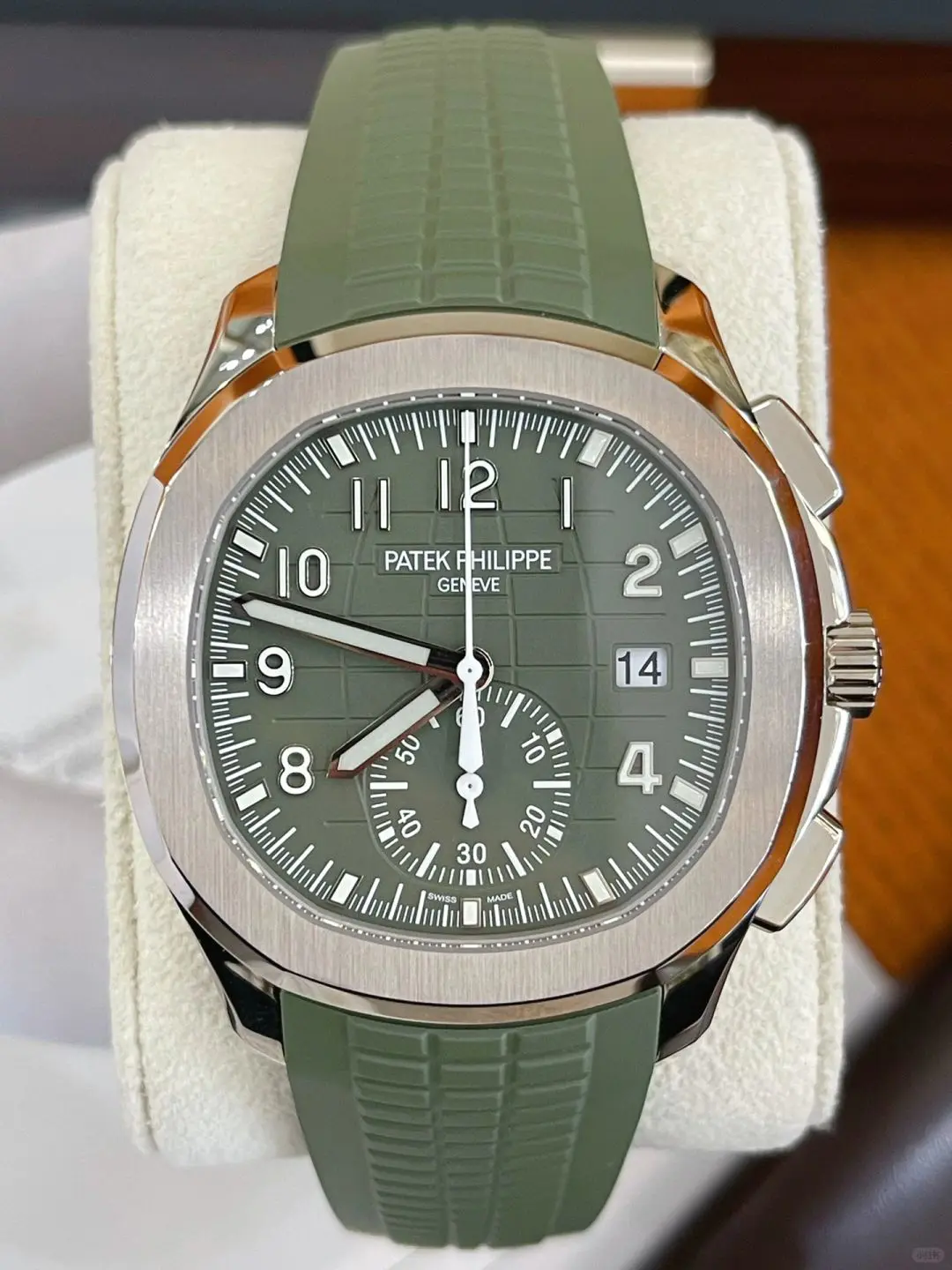 PATEK PHILIPPE Aquanaut 5968G-010 Khaki Green 42.2mm - Image 8