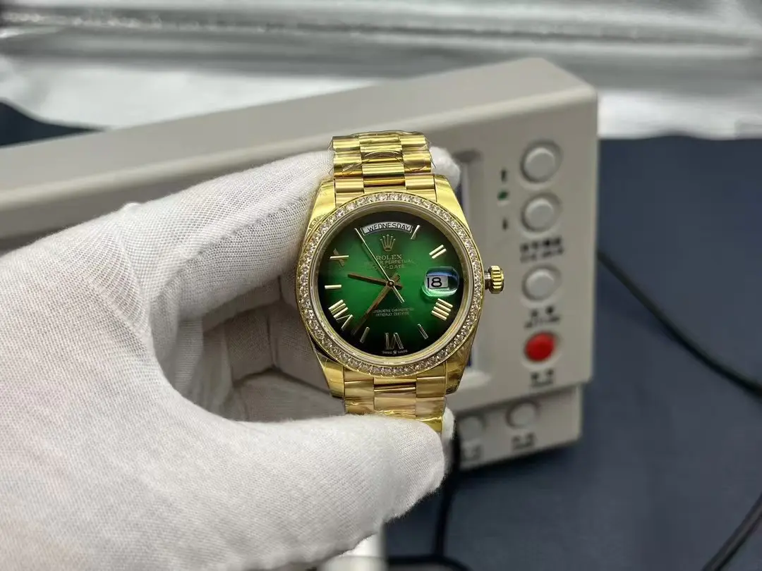 Rolex Day-Date 40 Yellow Gold Diamond Bezel - Image 2