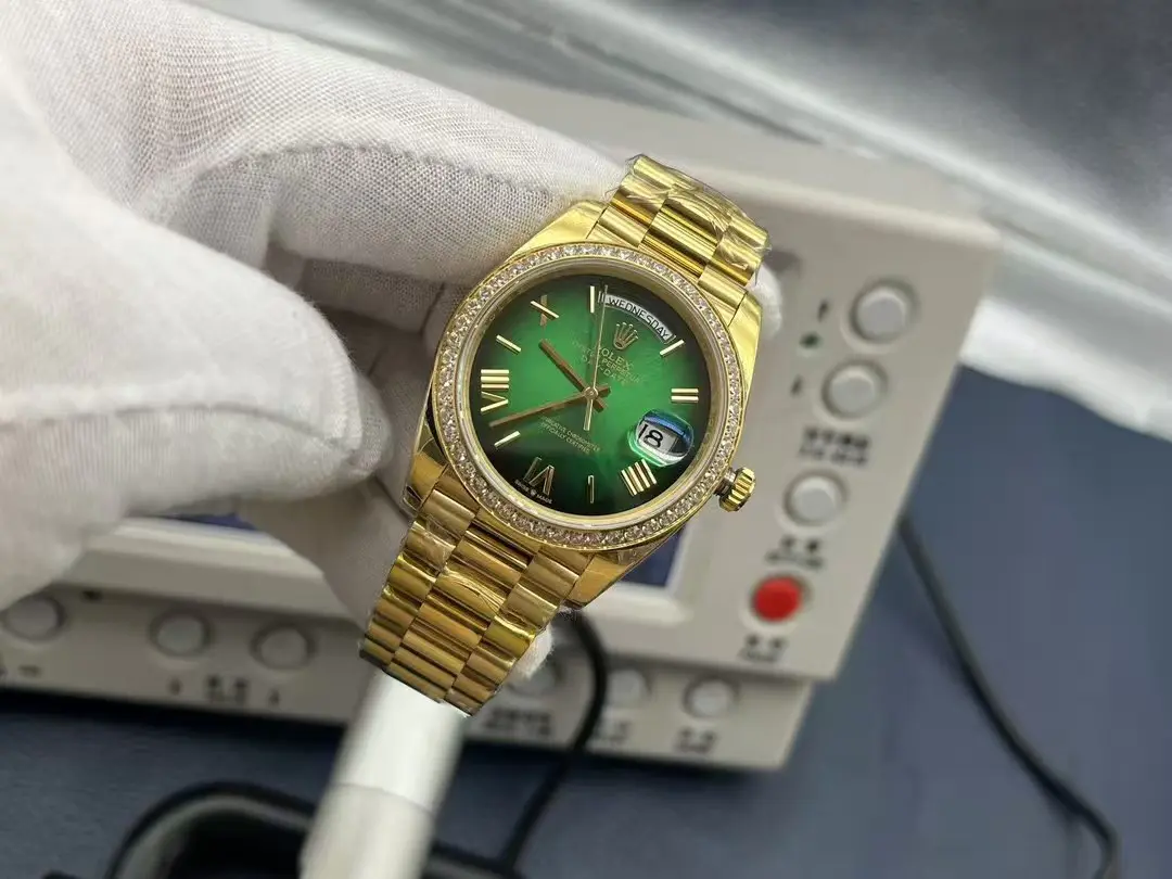 Rolex Day-Date 40 Yellow Gold Diamond Bezel - Image 9
